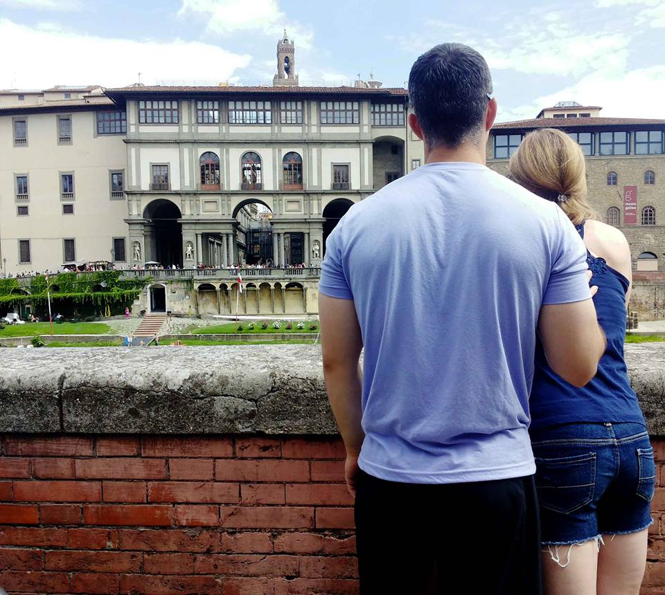 tourists in Florence in front of the Uffizi