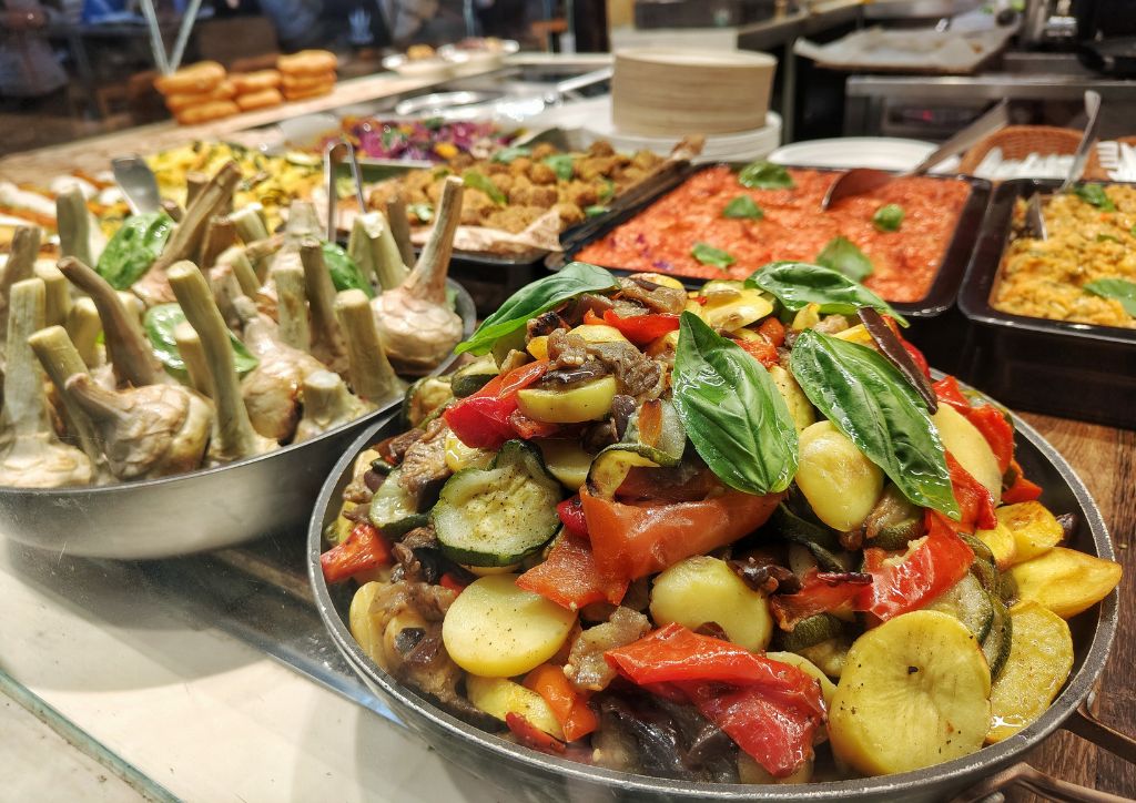 Vegan food at Mercato Centrale in Florence: artichokes and mixed vegetables