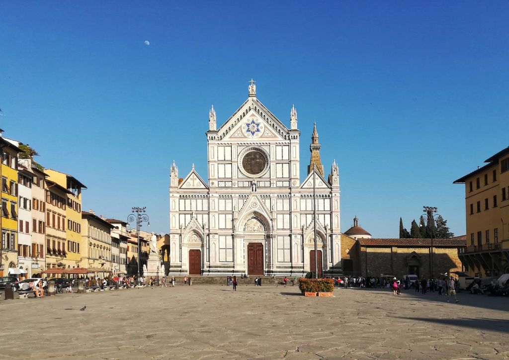 facade of the church of santa croce in Florence, Italy