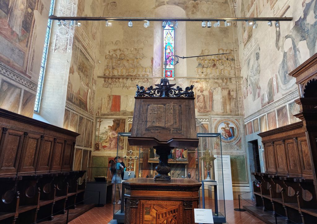 The chapel of mary of Magdalene with the frescos by Giotto