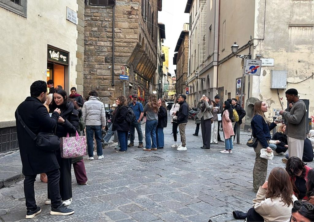people waiting in line for the Vivoli affogato bar in Florence